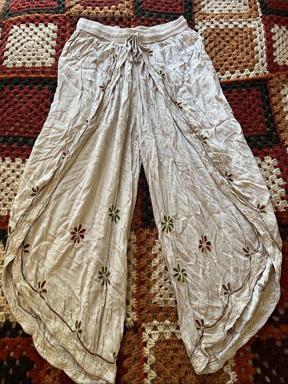 Boho Embroidered Wide-Leg Capris — Cream